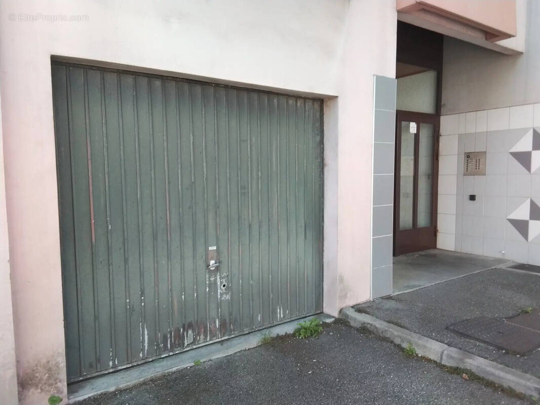 Parking à ECHIROLLES