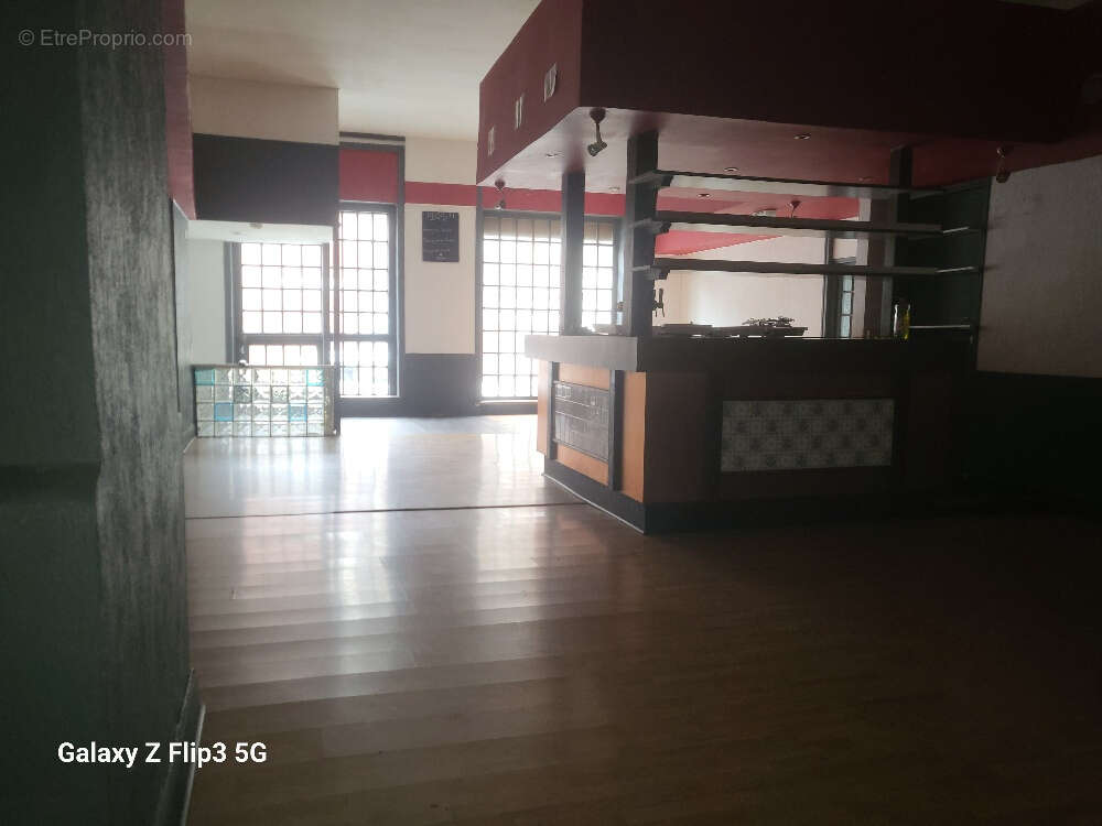 Local commercial 160 m² plus 60 M² jardin - photo 5
