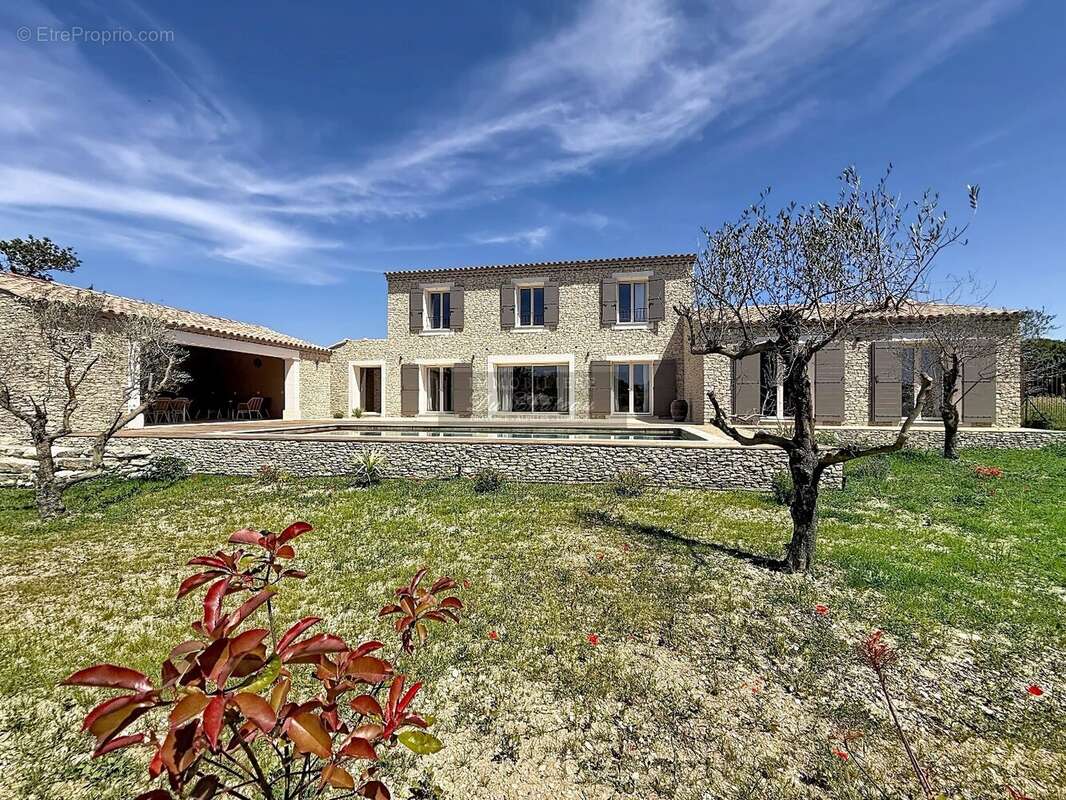 Élégante propriété en pierre neuve avec piscine et pool-house dans un environnement privilégié - photo 8
