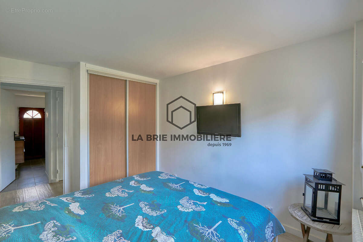 Maison à MANDRES-LES-ROSES