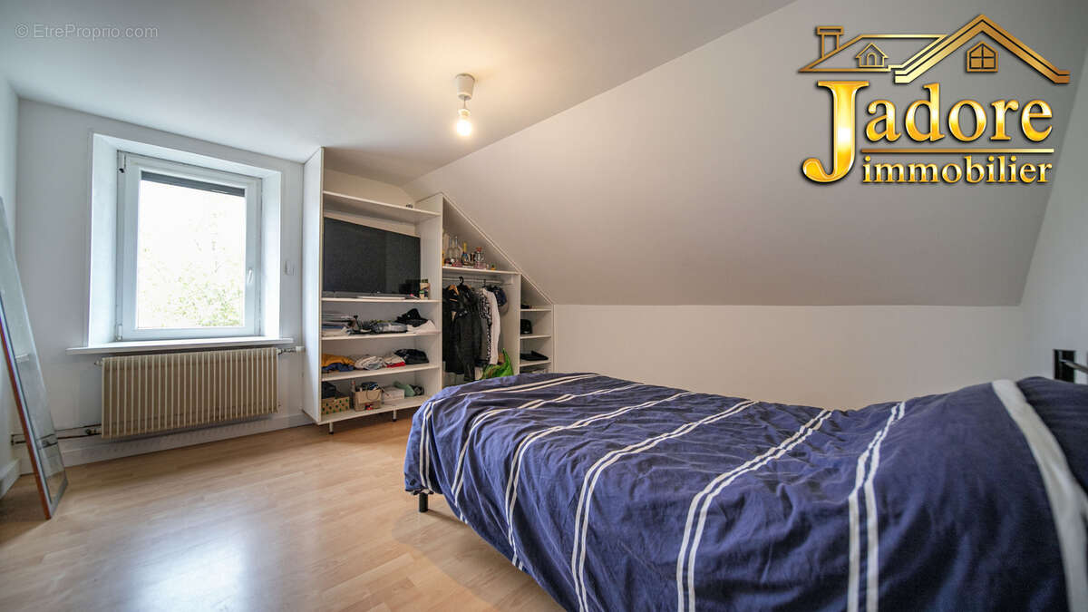 Maison à LA CHAPELLE-DEVANT-BRUYERES