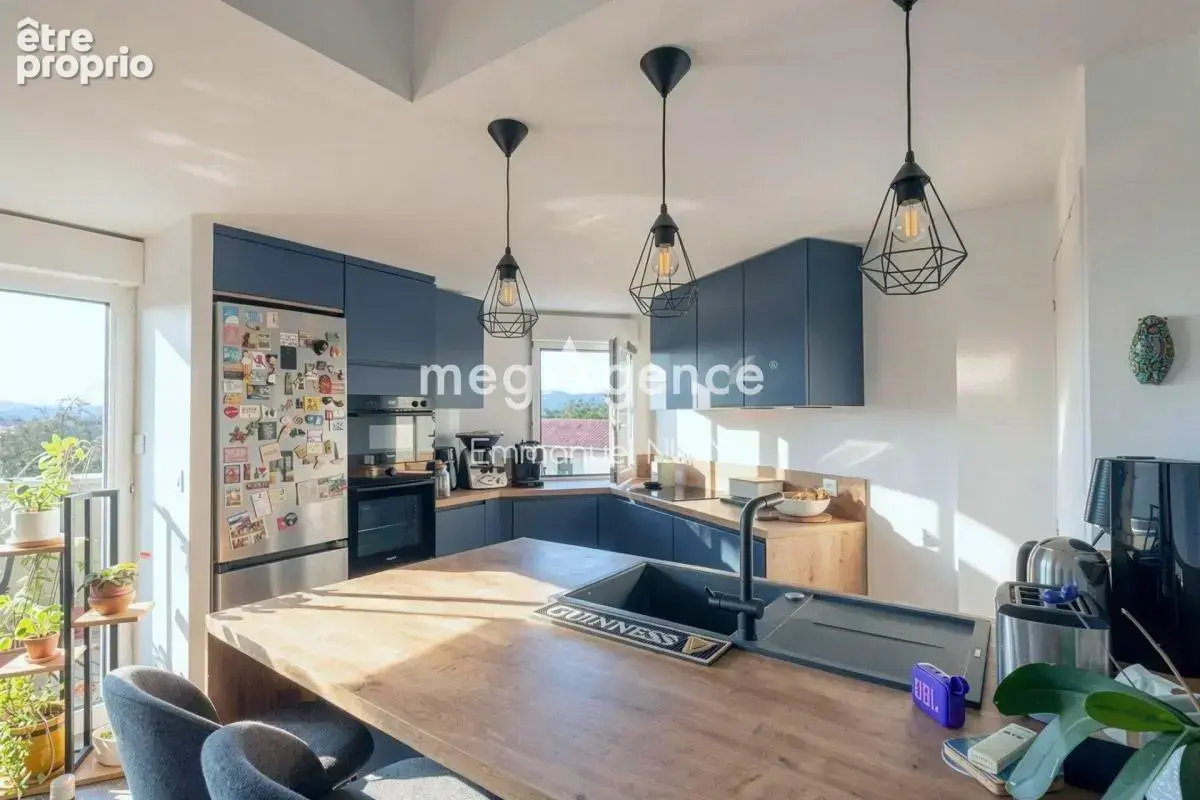 Saint Genis-les-Ollières – T4 duplex avec balcon, garage  & parking - photo 2