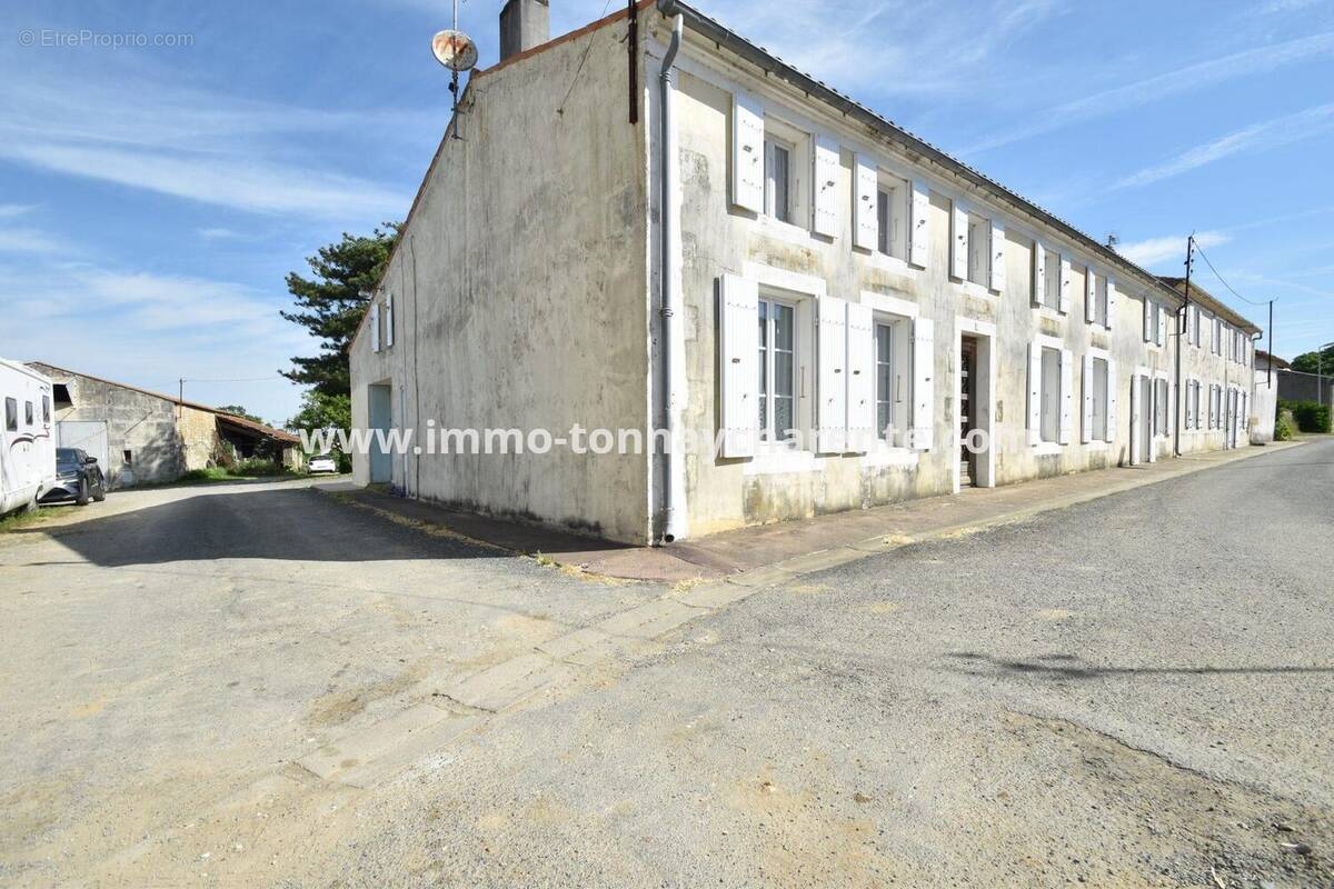 Maison 190 m² à Moragne  - photo 1