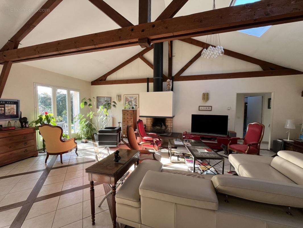 Maison à SAINTRY-SUR-SEINE