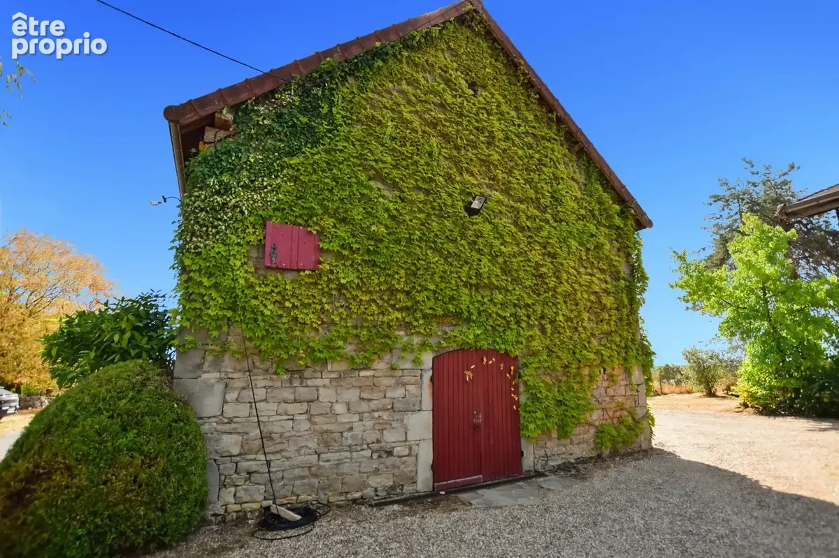 Maison en pierres de 120 m2 avec 5112 m2 de terrain SAINT EMILAND (71) - photo 6
