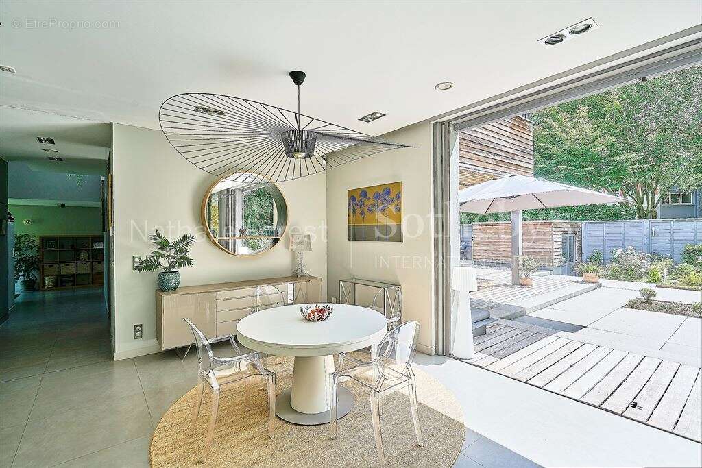 Wasquehal , 1 er rang sur golf . Exclusivité . villa cubique 3ch . Piscine couverte . garage - photo 8