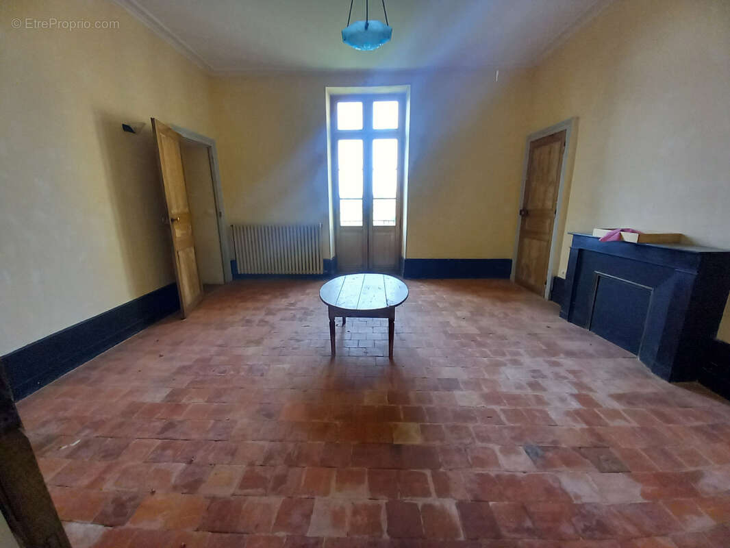 Maison à MONTIGNY-SUR-CANNE