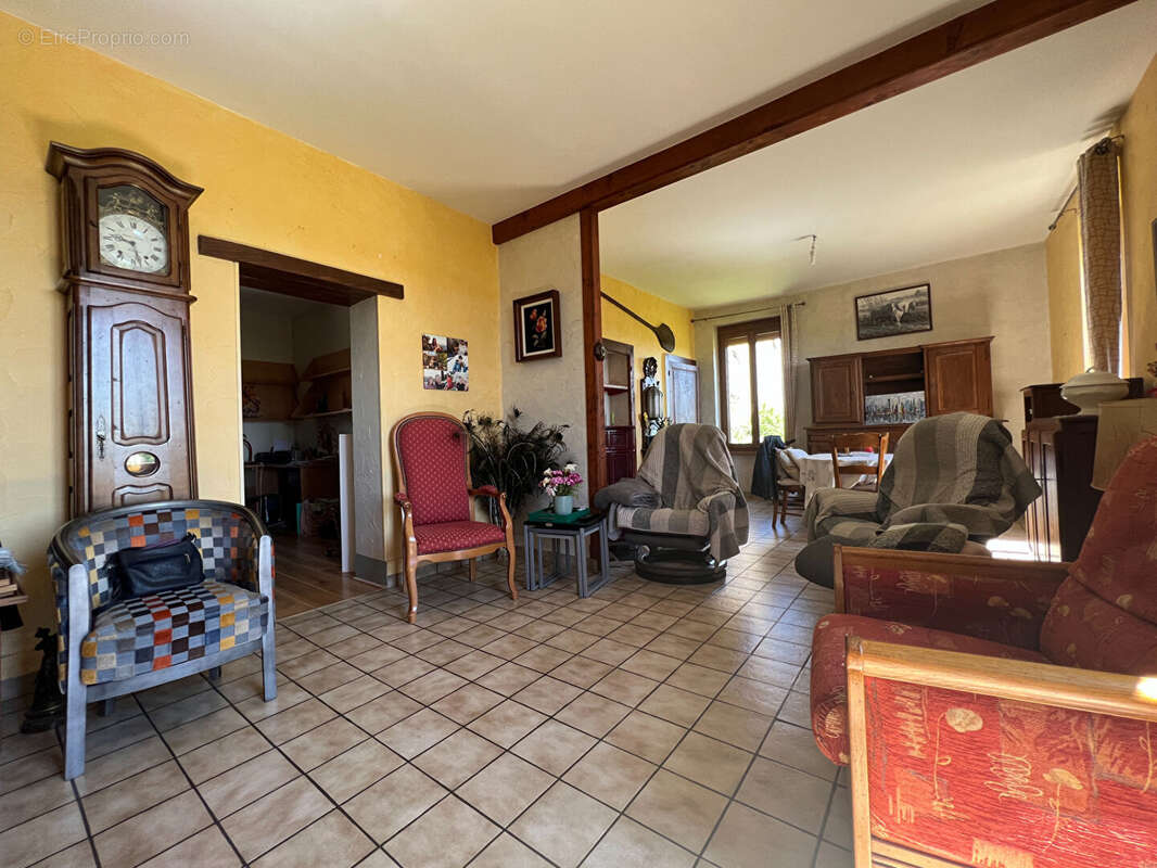 Maison à QUINSSAINES