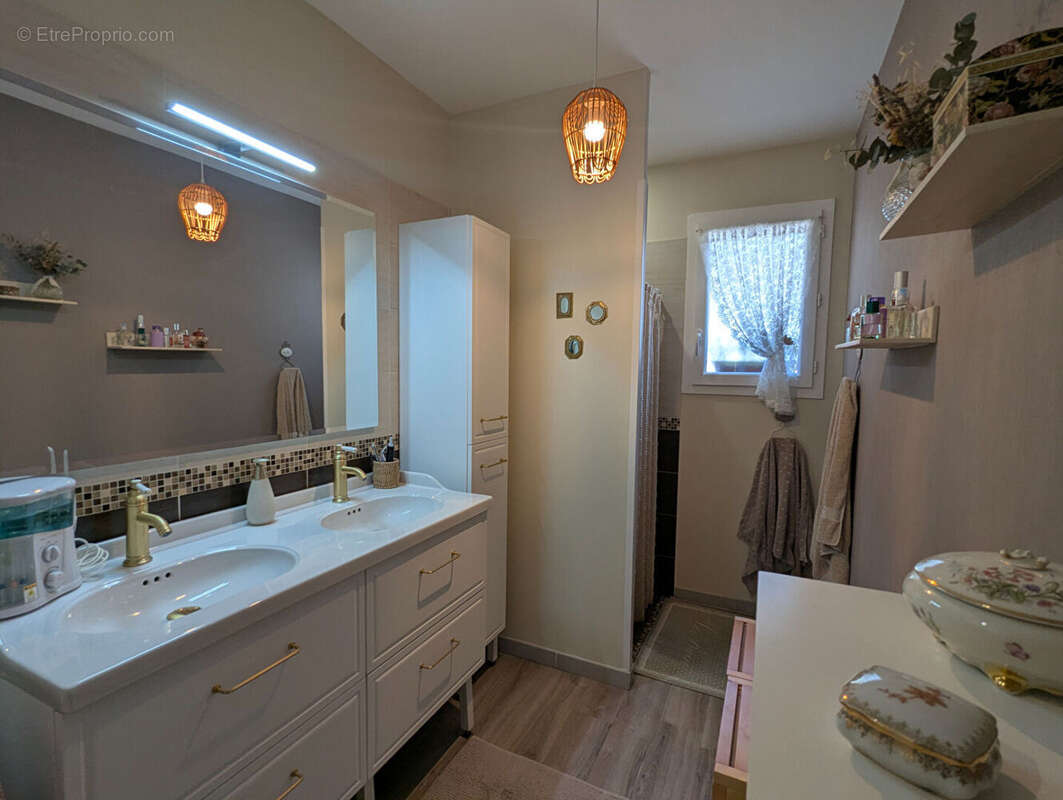 SALERNES, maison de plain-pied, 3 chambres, piscine au calme - photo 15