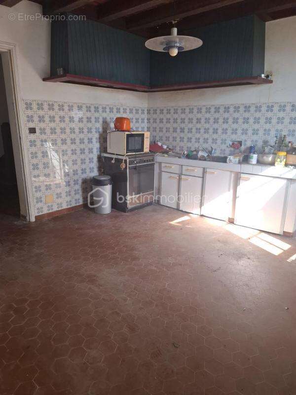 Propriété à rénover – plus de 200 m² – 6 hectares - photo 3