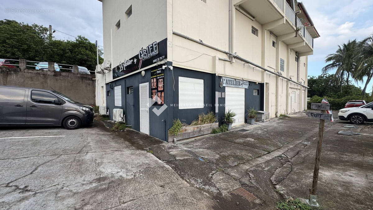 Commerce à LES AVIRONS