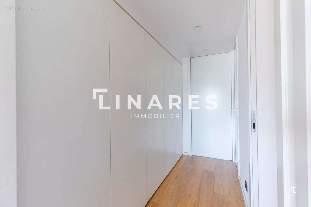 LE BELVERDERE DE MAZARGUES - Appartement T3 de 73m² - Terrasse de 10m²  - Parking - 13009 Mazargues - photo 9