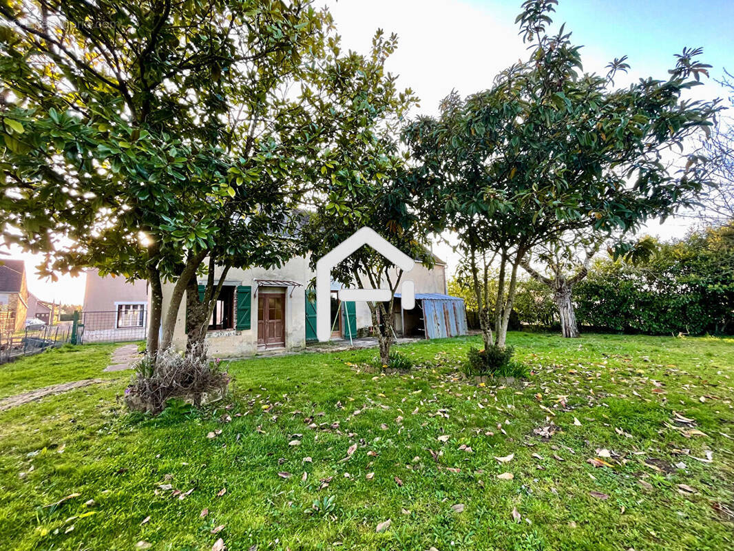 Maison à LIGNY-LE-CHATEL