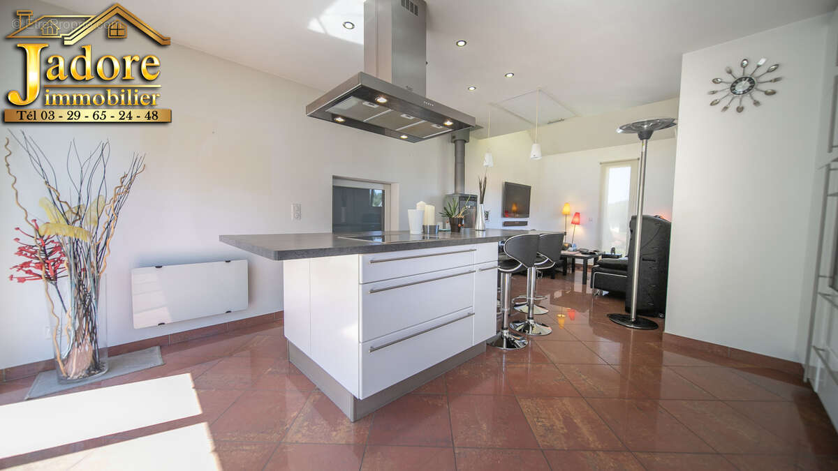 EXCLUSIVITE ! VILLA + Piscine dans cadre magnifique - photo 2
