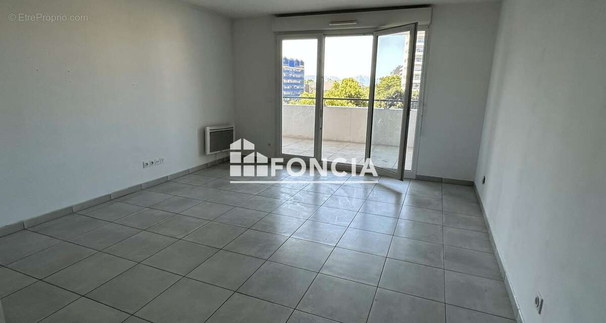 Appartement à MARSEILLE-4E