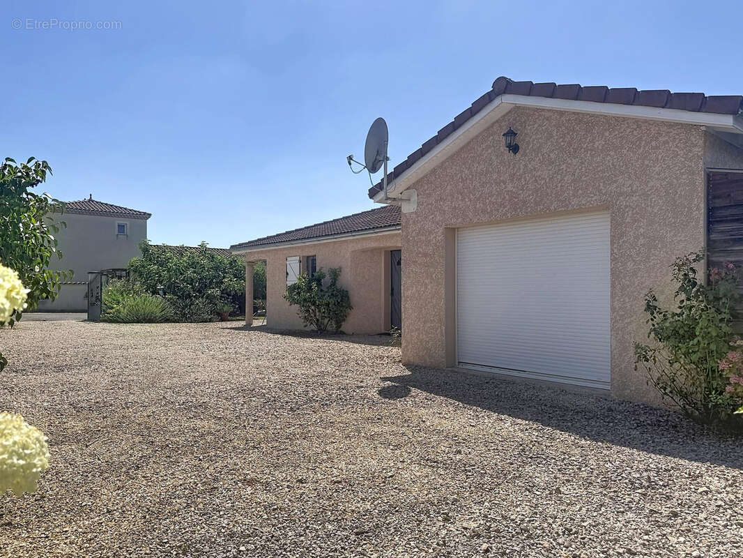 Maison de plain-pied de 109,5 m2 sur terrain constructible de 1 026 m2 - photo 3