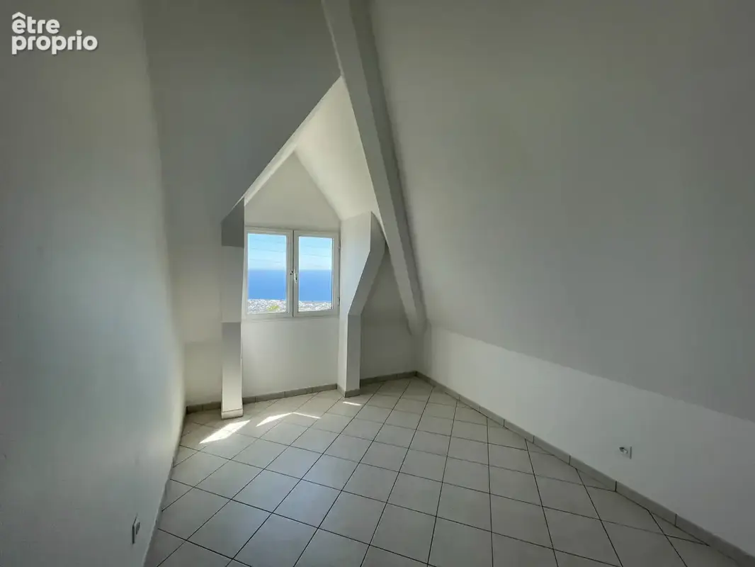 Maison 9 pièces 252 m² à vendre à Saint-Denis (97400) - photo 8