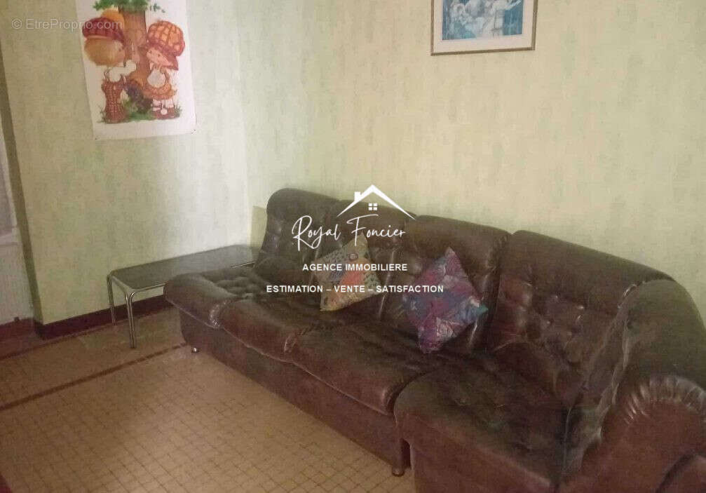 Salon - Maison à YZEURES-SUR-CREUSE