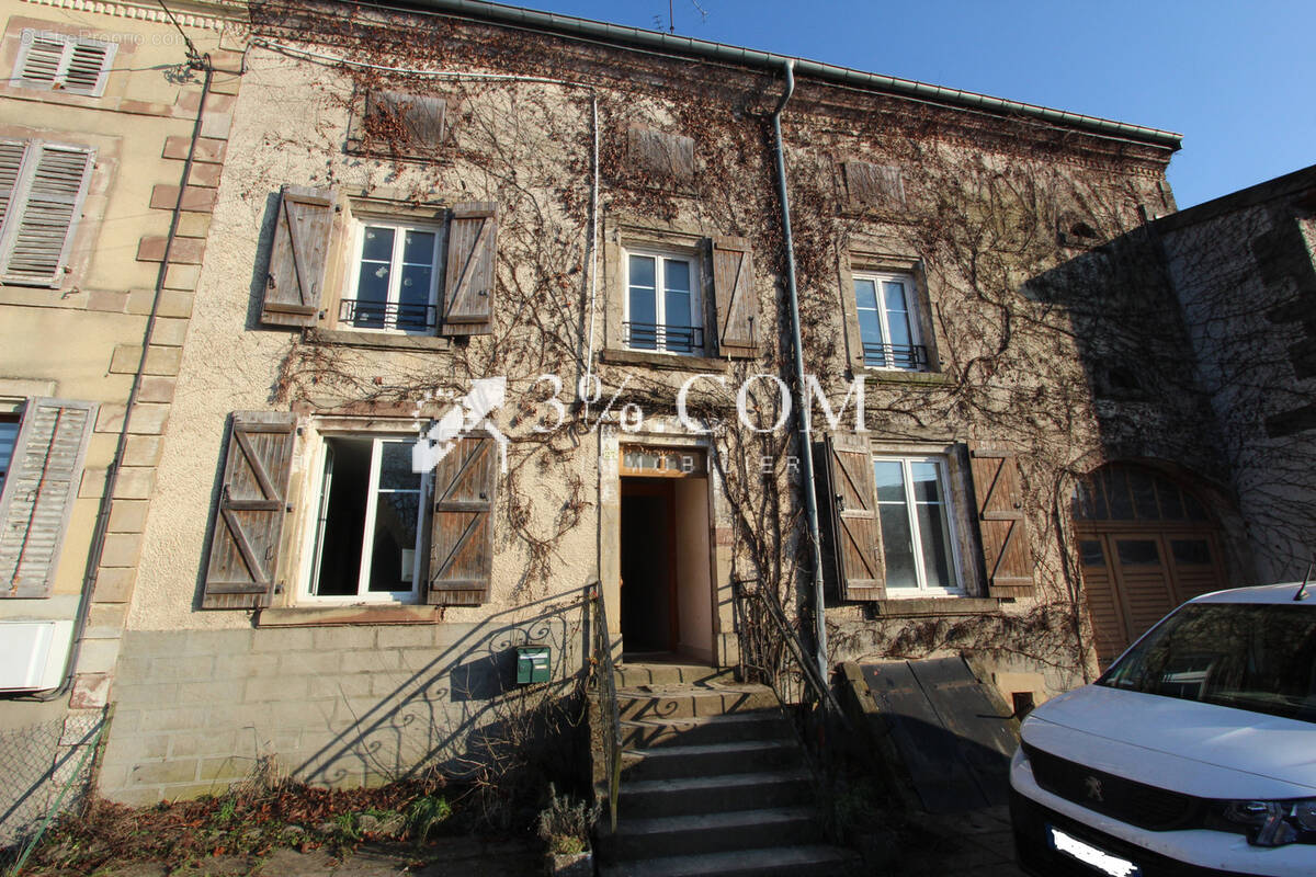 Maison à MOYEN