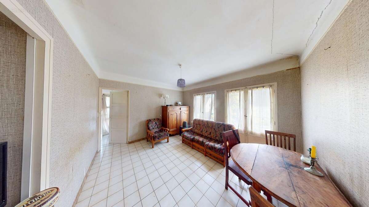 Maison à SAINT-SATUR