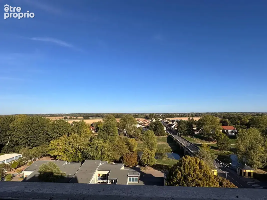 Vue exceptionnelle   76 m2   10e étage avec ascenseur   parking + cave   110 000 € - photo 15