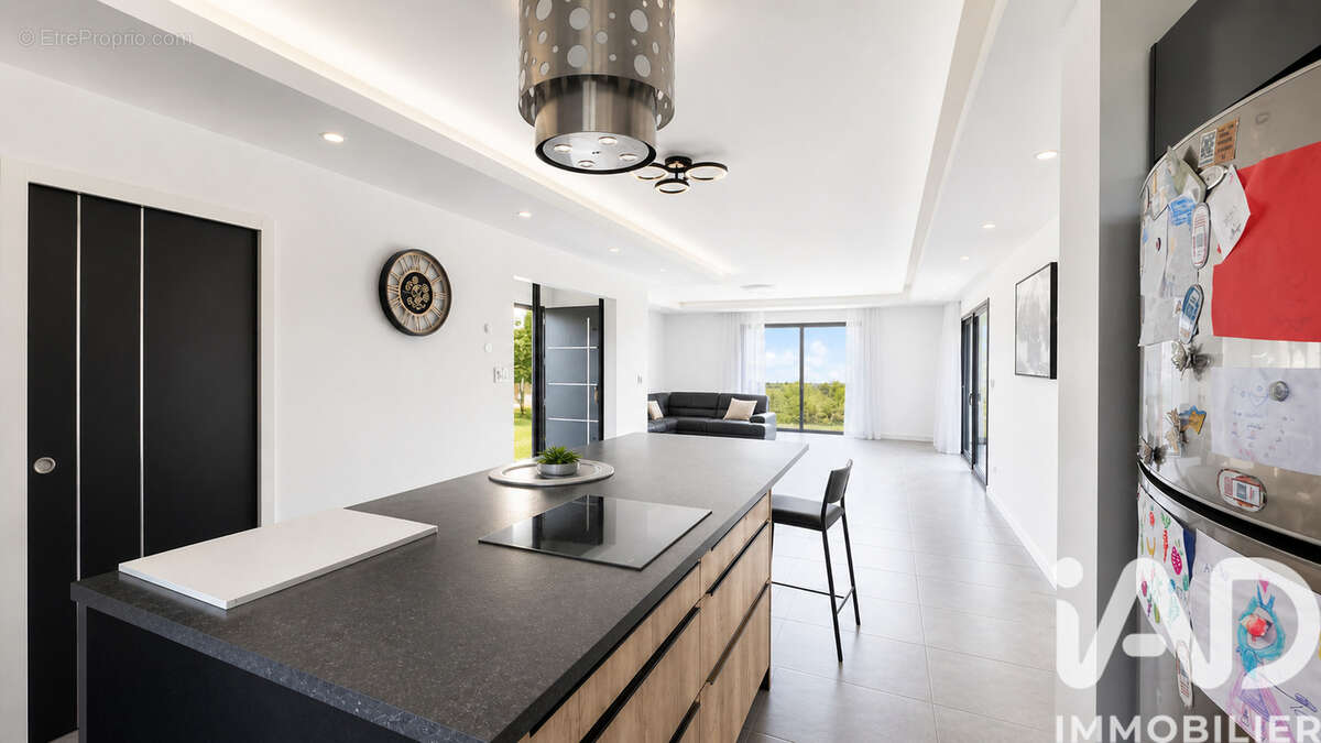 Maison 149 m² à Migne-Auxances  - photo 3