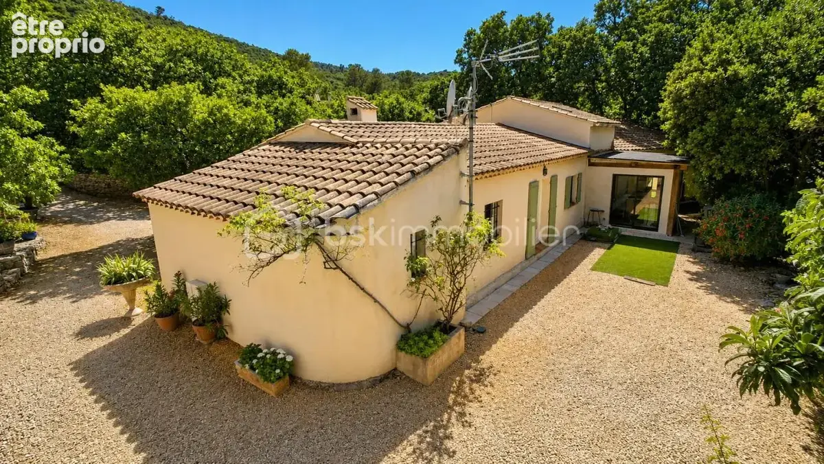 NÉOULES – Propriété de caractère d'environ 240 m² – Famille, patrimoine & revenus – Terrain de 2 600 m² avec piscine - photo 9