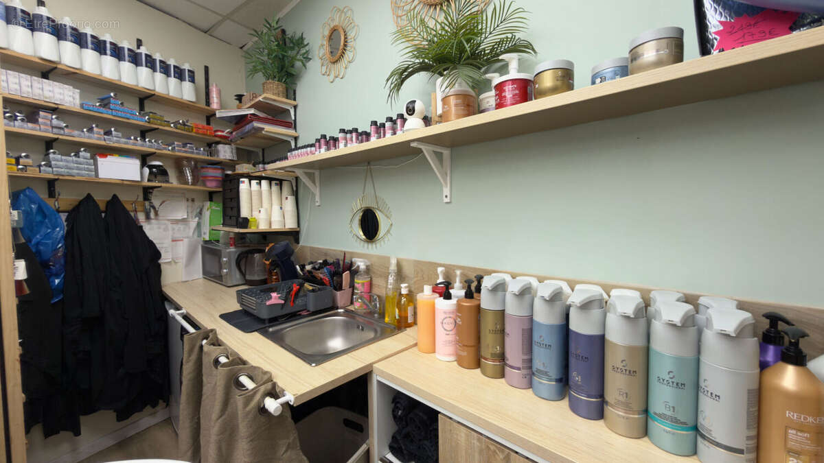 Commerce à SIMIANE-COLLONGUE