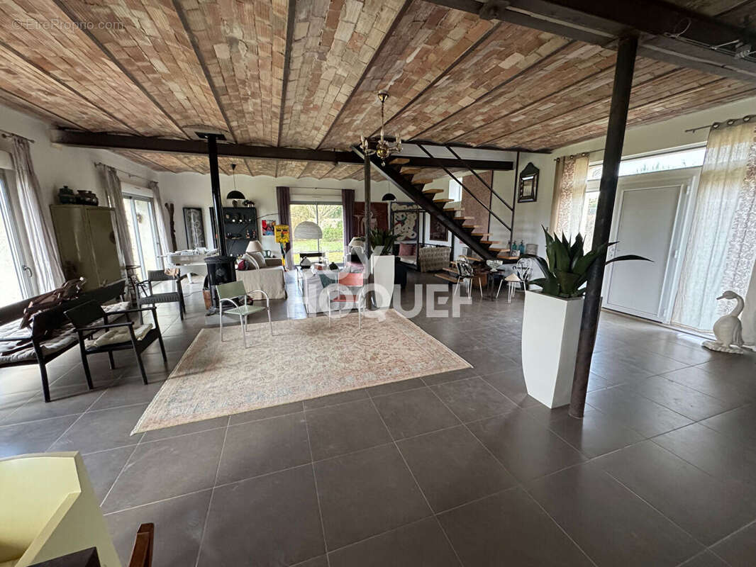 Maison à VILLETHIERRY