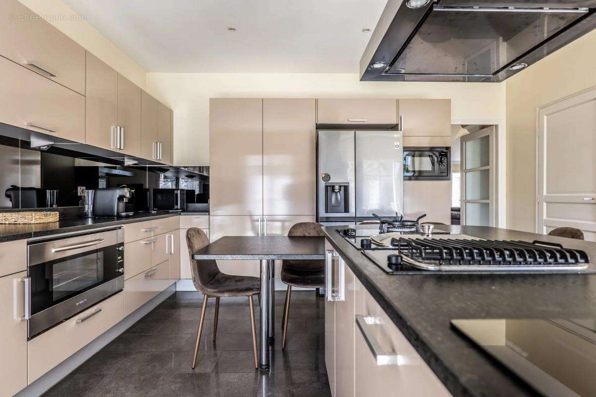 Maison à VILLENEUVE-LE-COMTE