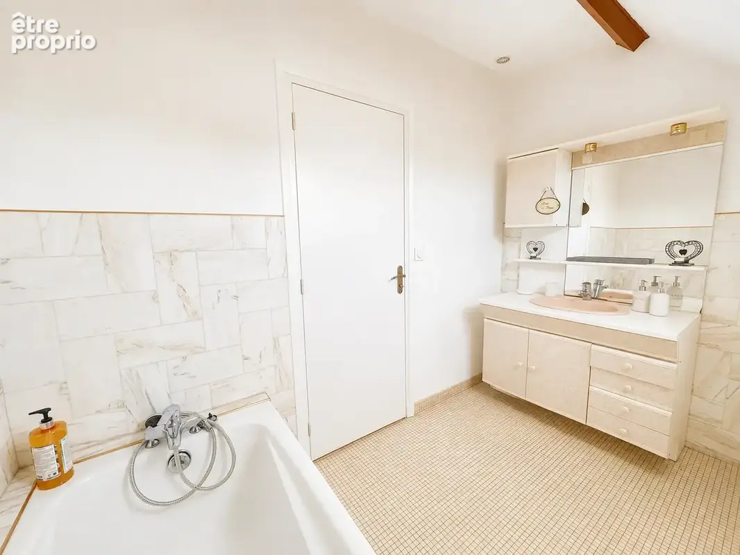 Maison familiale de caractère avec piscine   environ 204 m2 habitables - photo 12