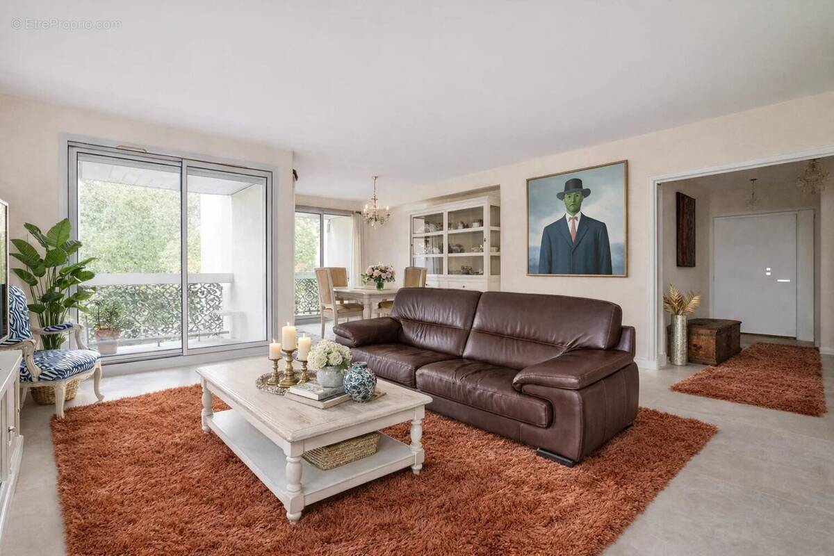 Appartement à NEUILLY-SUR-SEINE