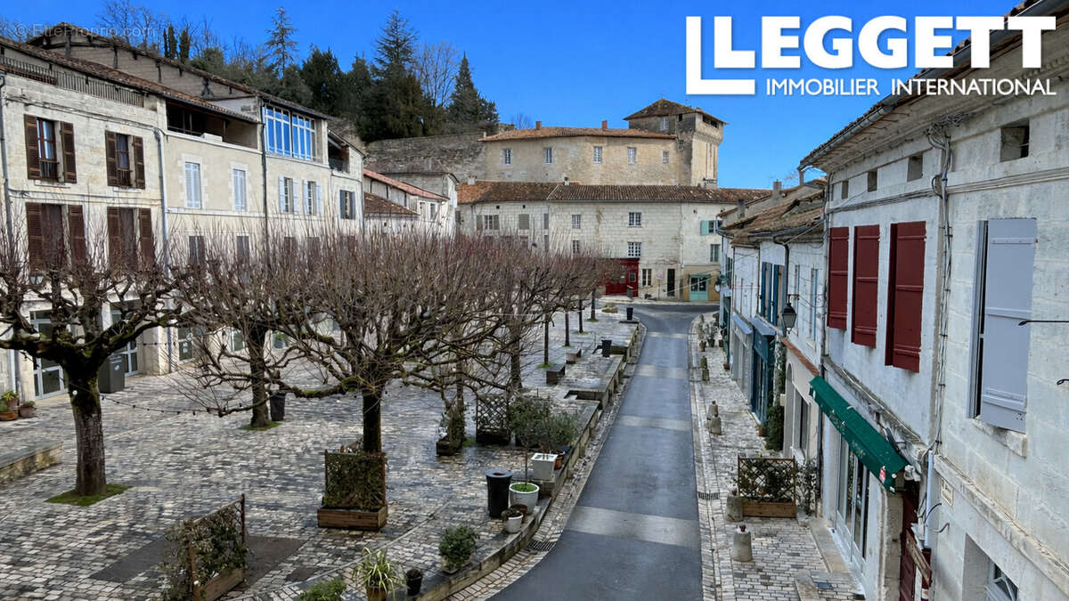 Appartement à AUBETERRE-SUR-DRONNE