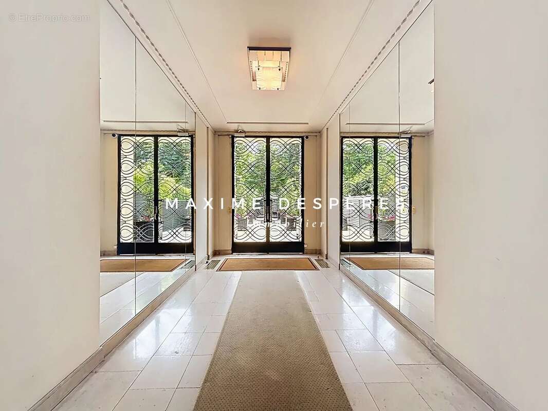 Appartement à NEUILLY-SUR-SEINE
