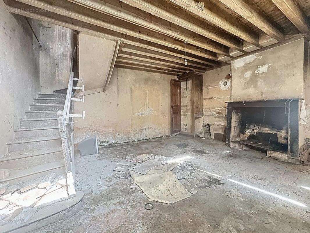 Maison à SAINT-MACAIRE-DU-BOIS