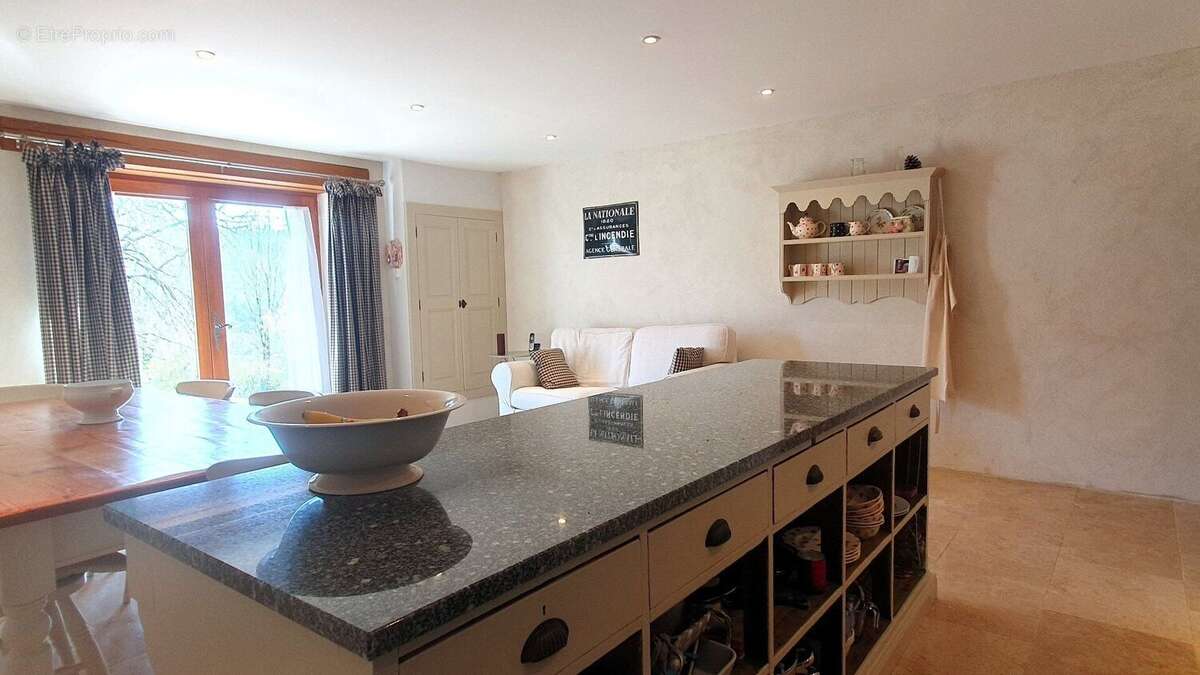 Najac. Propriété de caractère rénovée avec vue exceptionnelle - photo 5