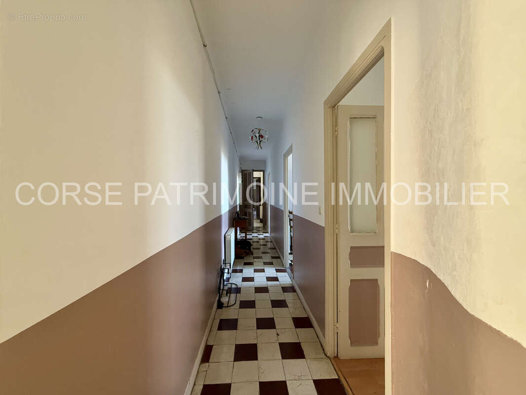 Appartement à CORTE
