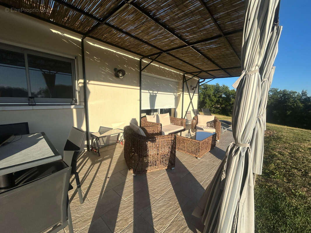 Maison récente de 2019   17000 m2 de terrain avec vignes, piscine et dépendances   à 20 min de Périgueux - photo 9