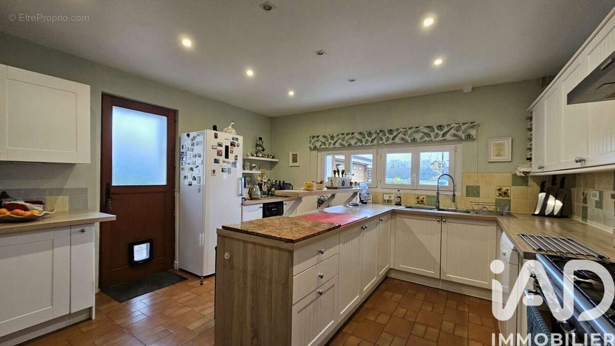 Maison 166 m² à Montalembert  - photo 5