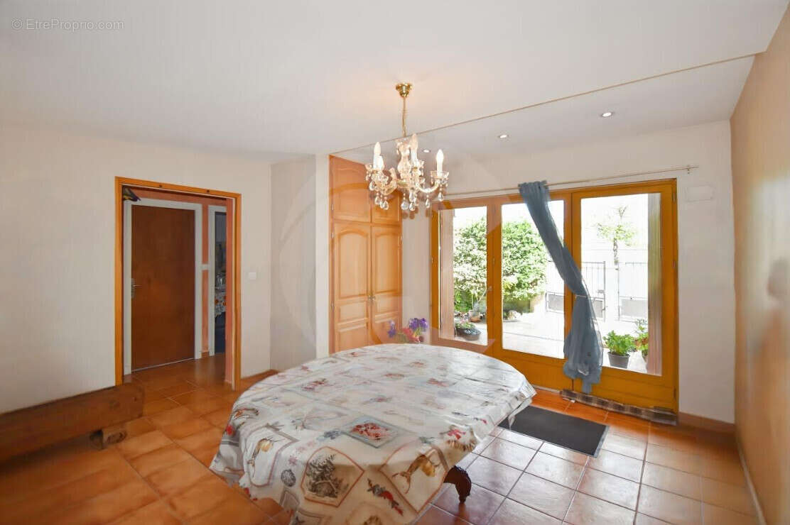 Maison à NEGREPELISSE