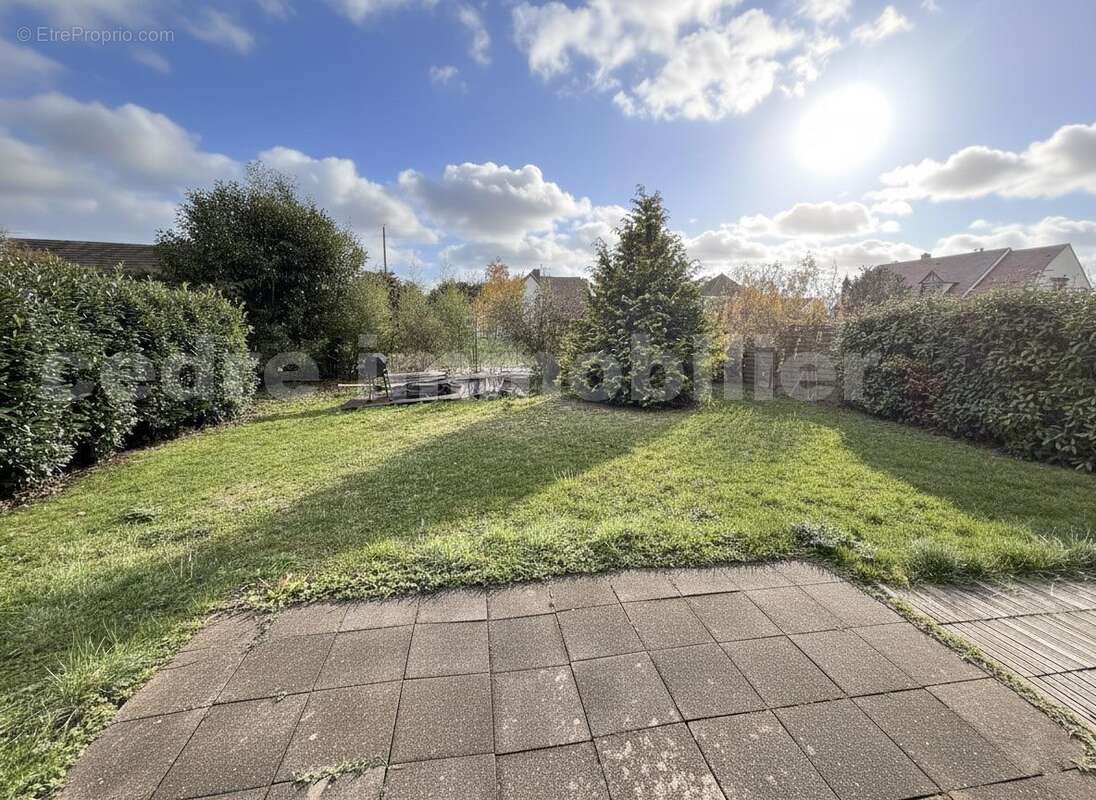 Gemini_Generated_Image_uv2dj7uv2dj7uv2d - Maison à SAINT-DENIS-EN-VAL