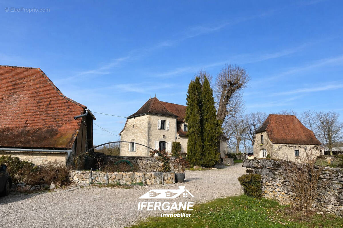 Extérieur - Maison à LIVERNON