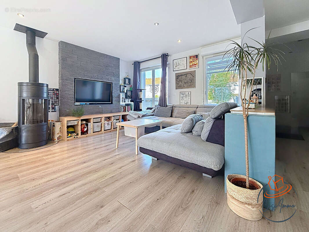 Maison à SAINT-GENIS-POUILLY