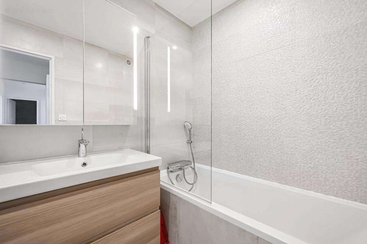 Appartement à COURBEVOIE