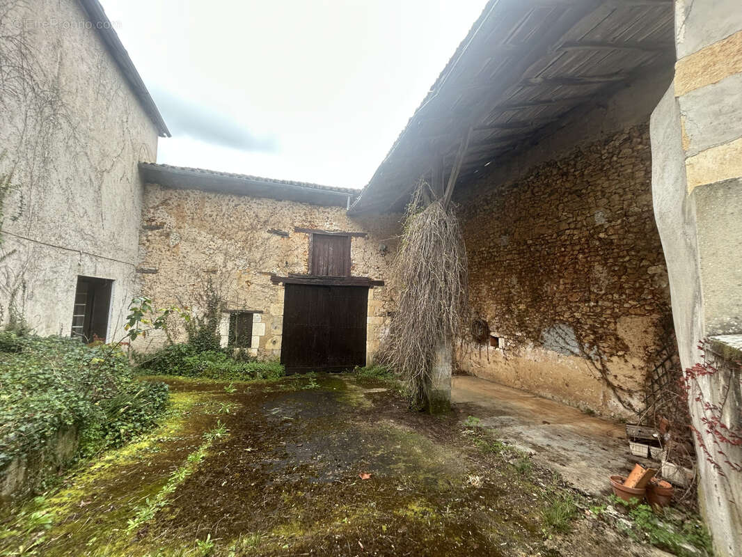 Maison à VITRAC-SAINT-VINCENT