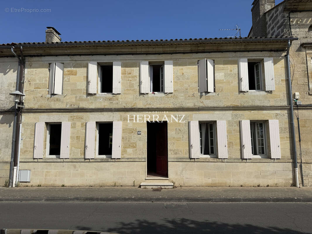 Maison à LES ARTIGUES-DE-LUSSAC