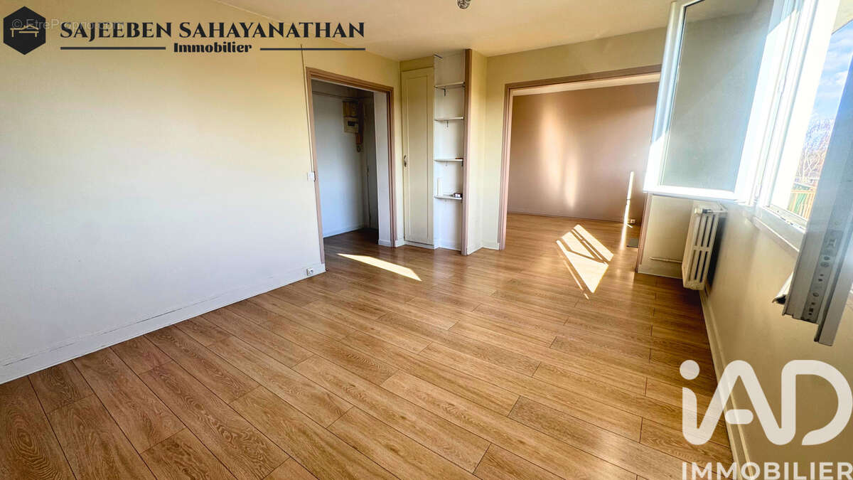 Appartement 63 m² à Les Clayes-Sous-Bois  - photo 4