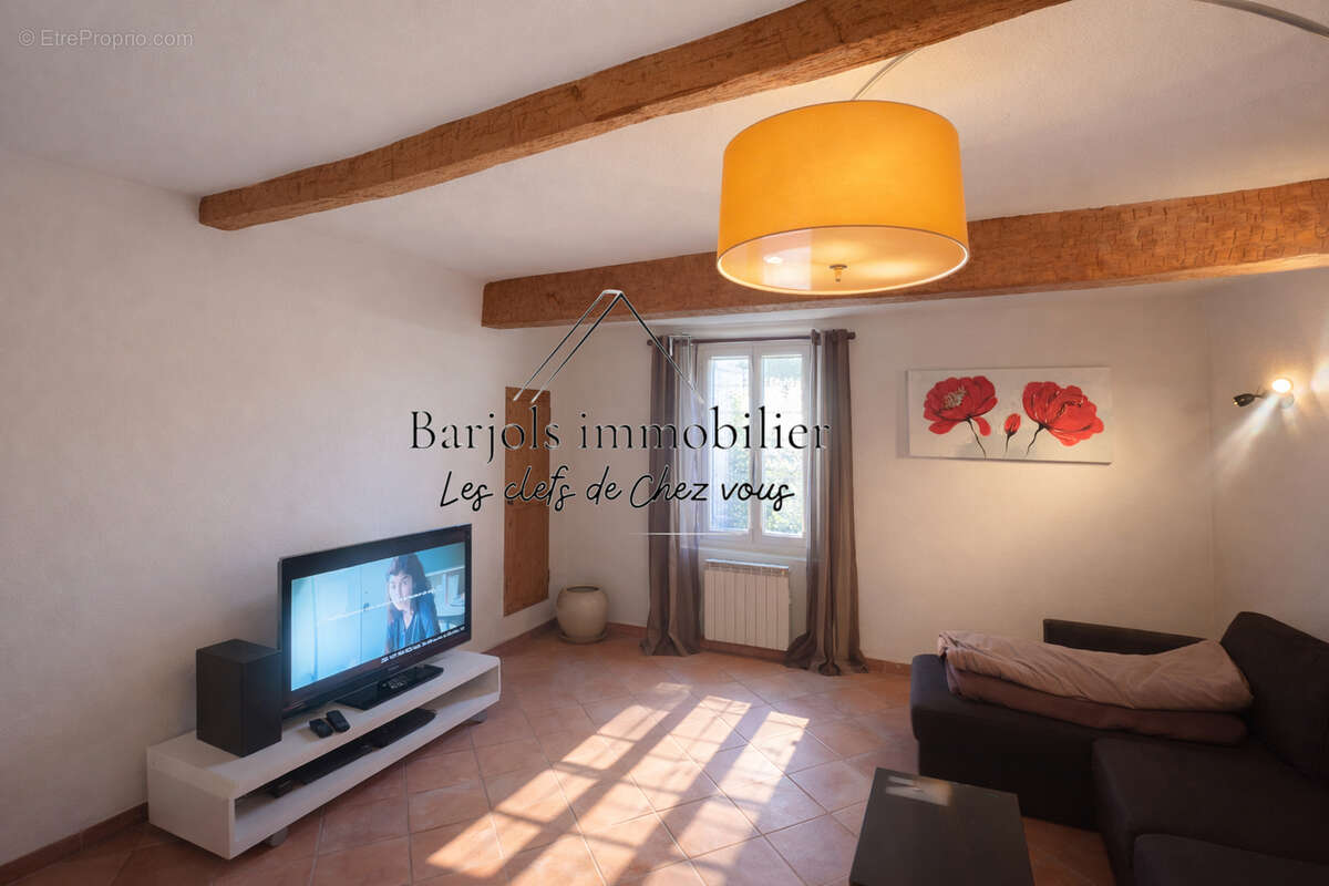 Appartement à VARAGES
