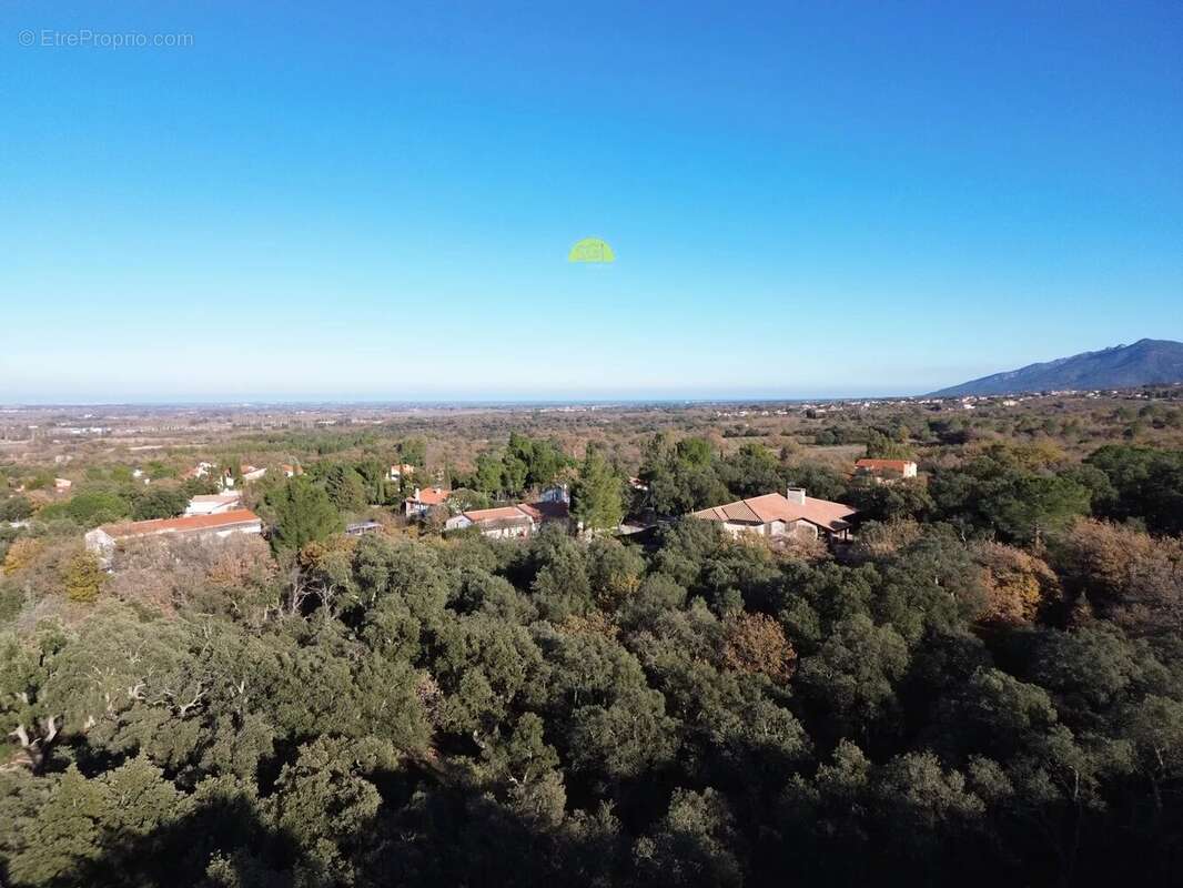 Terrain constructible de 1895 m2 - photo 2