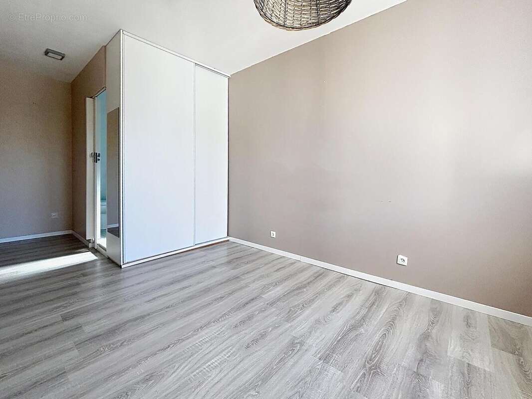 Maison 127 m² à Villeneuve-La-Comptal  - photo 9